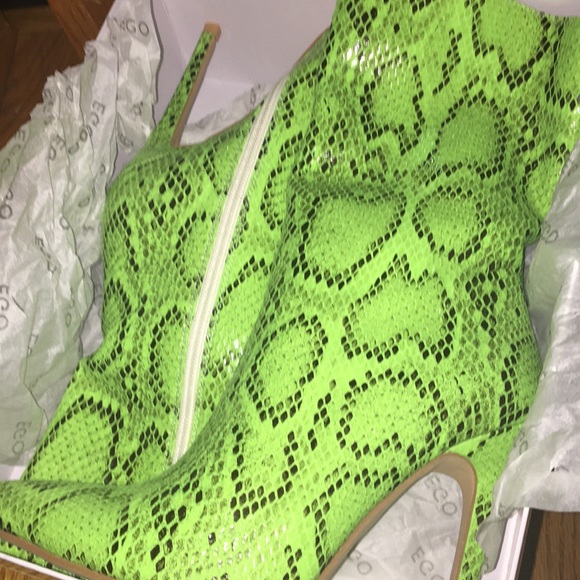 Snakeskin heel boots - Picture 1 of 7